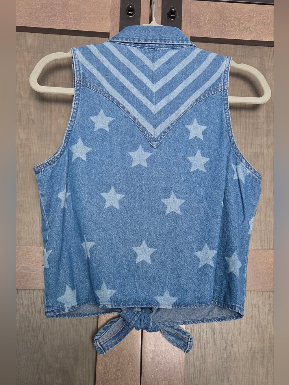 Wrangler Retro Denim Star Print Tie Front Sleeveless Western Shirt NWT Small - Picture 3 of 7